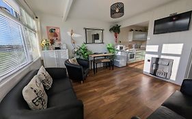 159, Two Bed Chalet On Sunbeach Holiday Park - Sleeps 5, Pet Friendly - Onsite Entertainment - Plus Wifi, Bed Linen And Towels Included - Only 300M From The Beach!